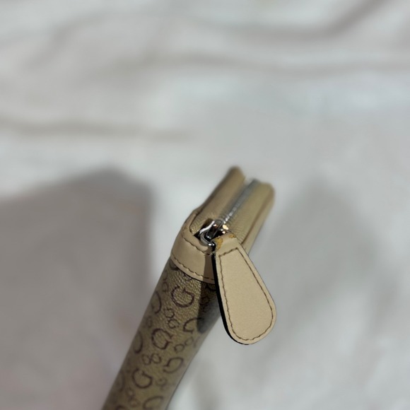 GUESS Womens Brown Monogram Logo Zip Around Wallet Tan Trim - Picture 9 of 9